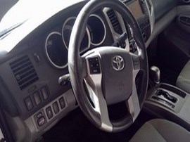 2013 TOYOTA TACOMA WHITE SR5 CREW CAB 4.0 AT 4WD.  Z24846